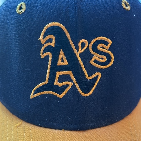 Vintage Black and Yellow New Era Pro Model Oakland A's Logo Cap - Picture 2 of 7
